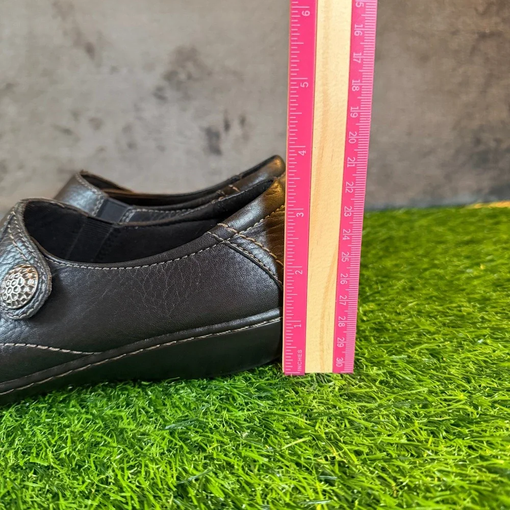 Clarks Bendables Black Leather‎ Button Slip On Flats Shoes Womens size 7 M